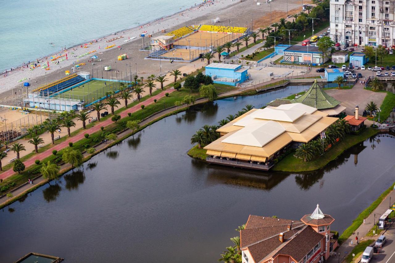 G-Point City Beach Батуми Экстерьер фото