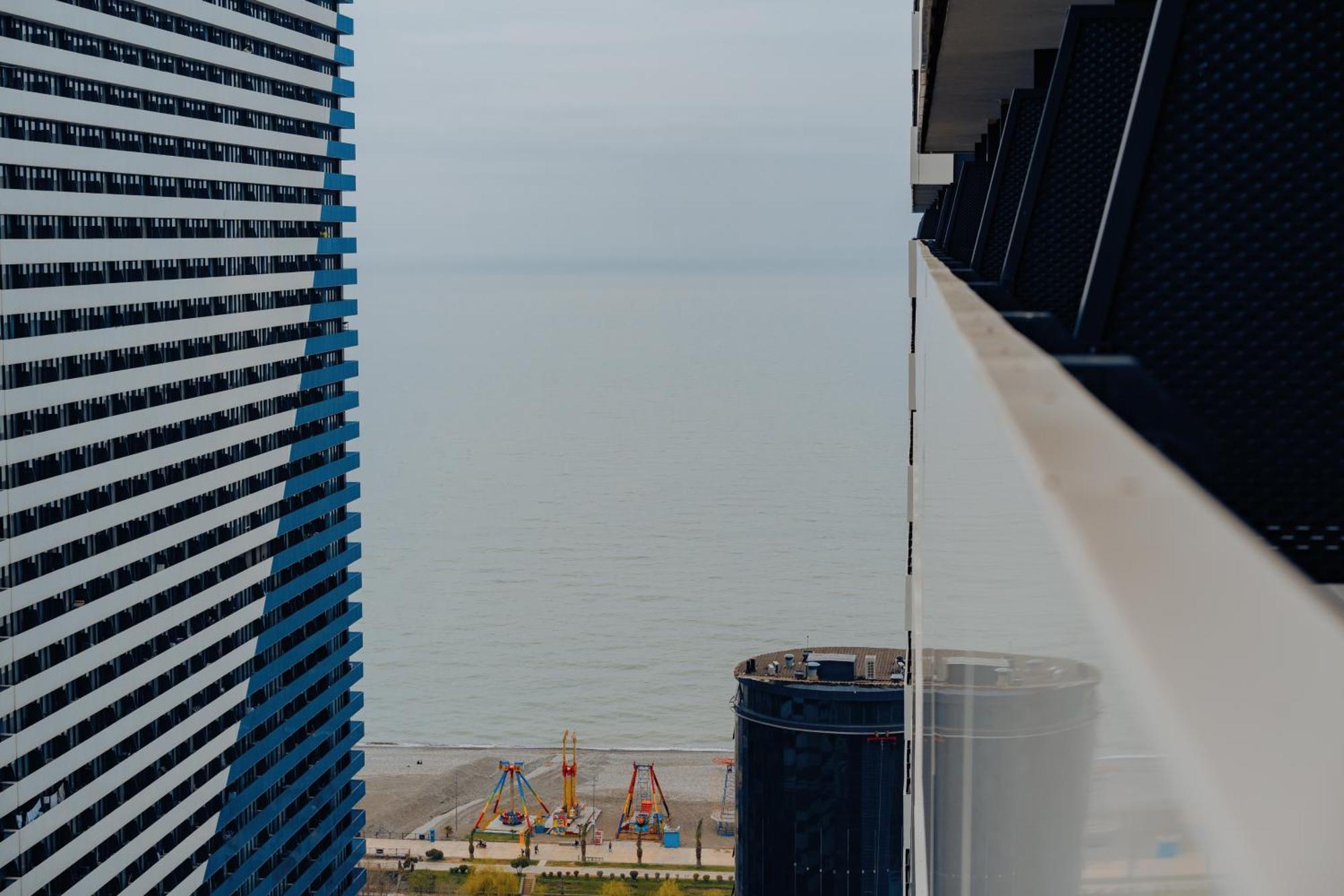 G-Point City Beach Батуми Экстерьер фото